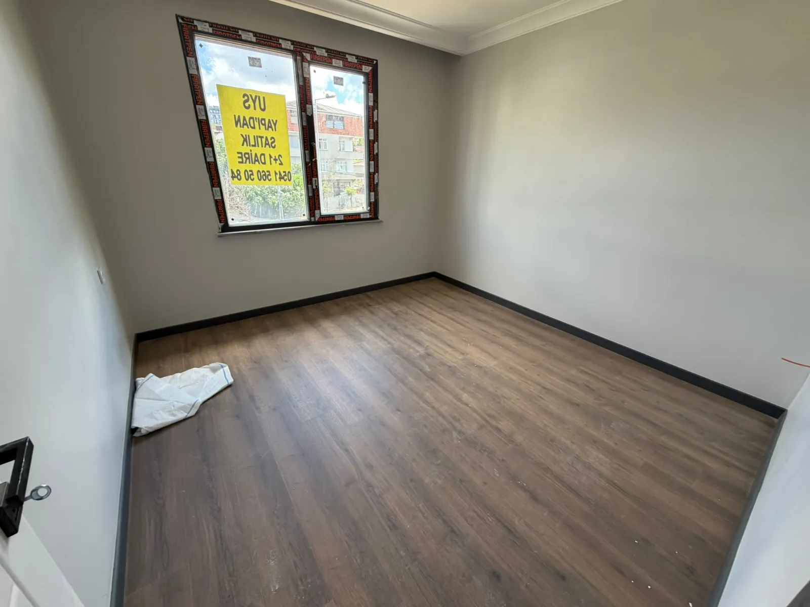 KARLIBAYIR MAHALLESİNDE CADDE CEPHELİ SATILIK 2+1 ARA KAT DAİRE KOD(1021) görsel 7